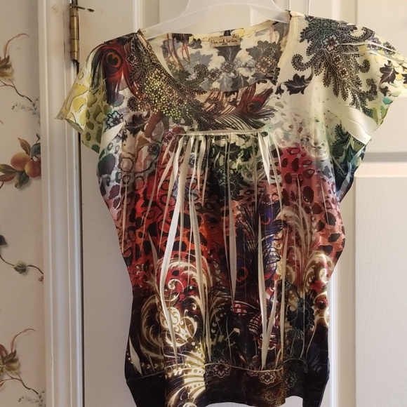 Live & Let Live Top - Picture 2 of 4